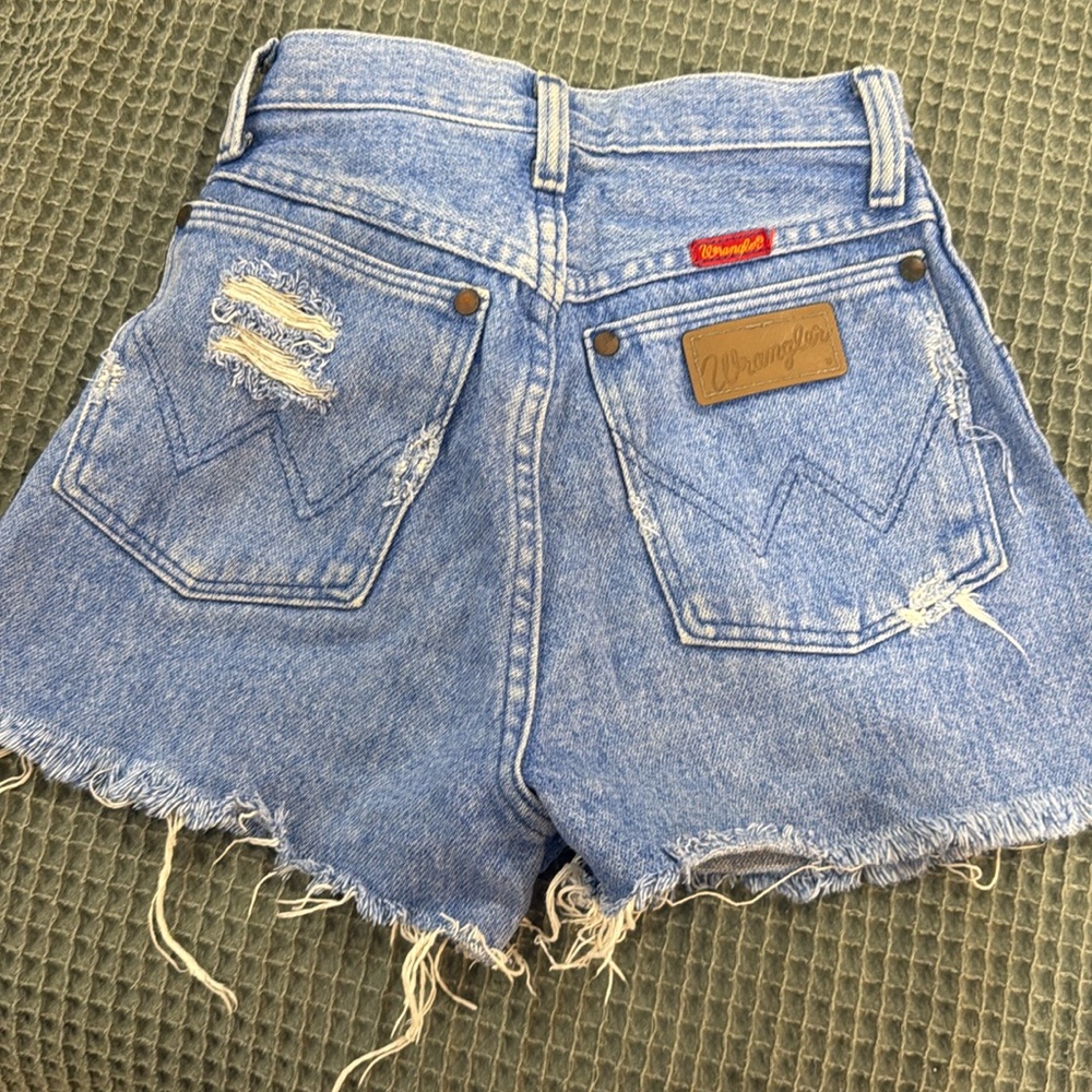 Wrangler shorts size 22/23